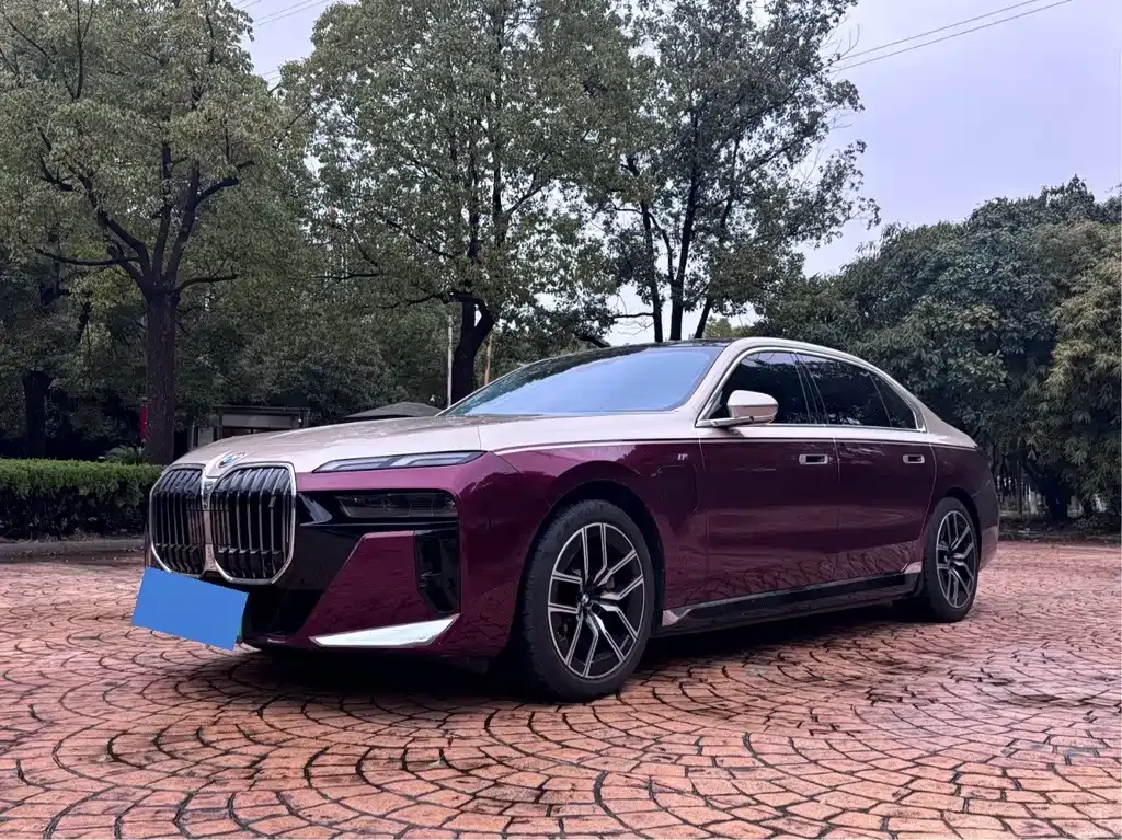BMW i7 — фото 1