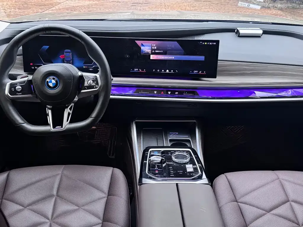 BMW i7 — фото 10