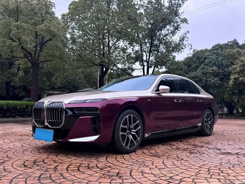 BMW i7 — фото 4