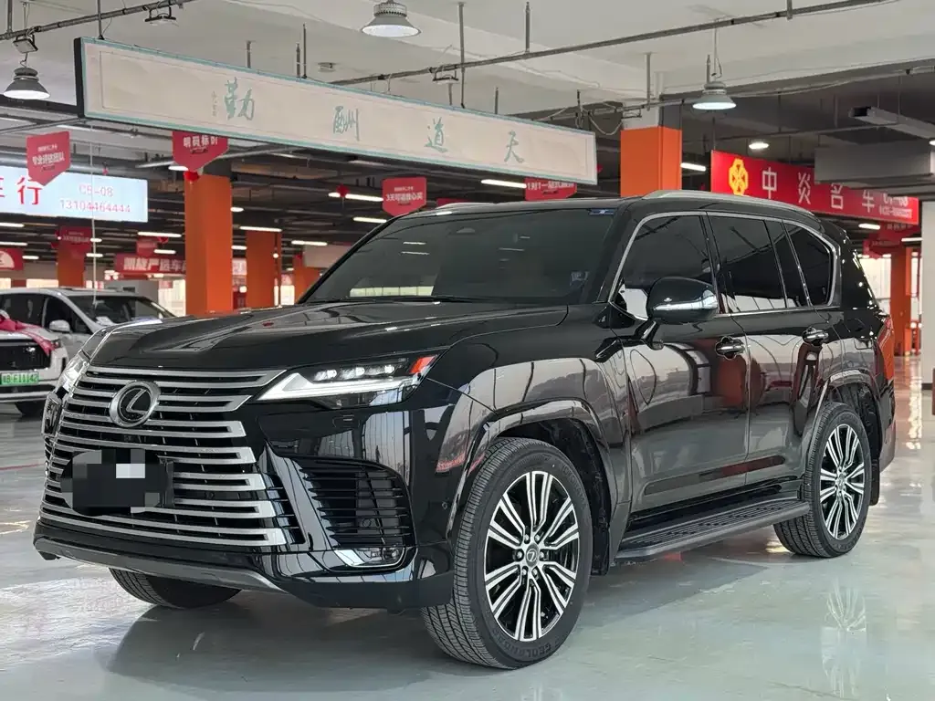 Lexus LX — фото 1