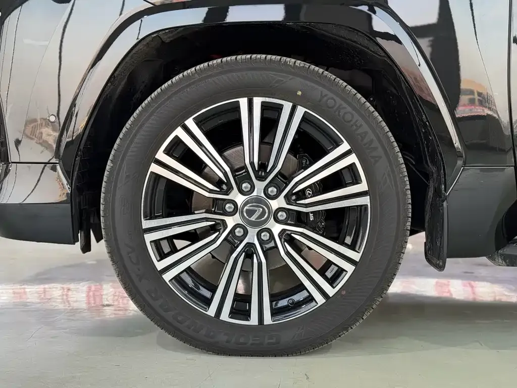 Lexus LX — фото 7