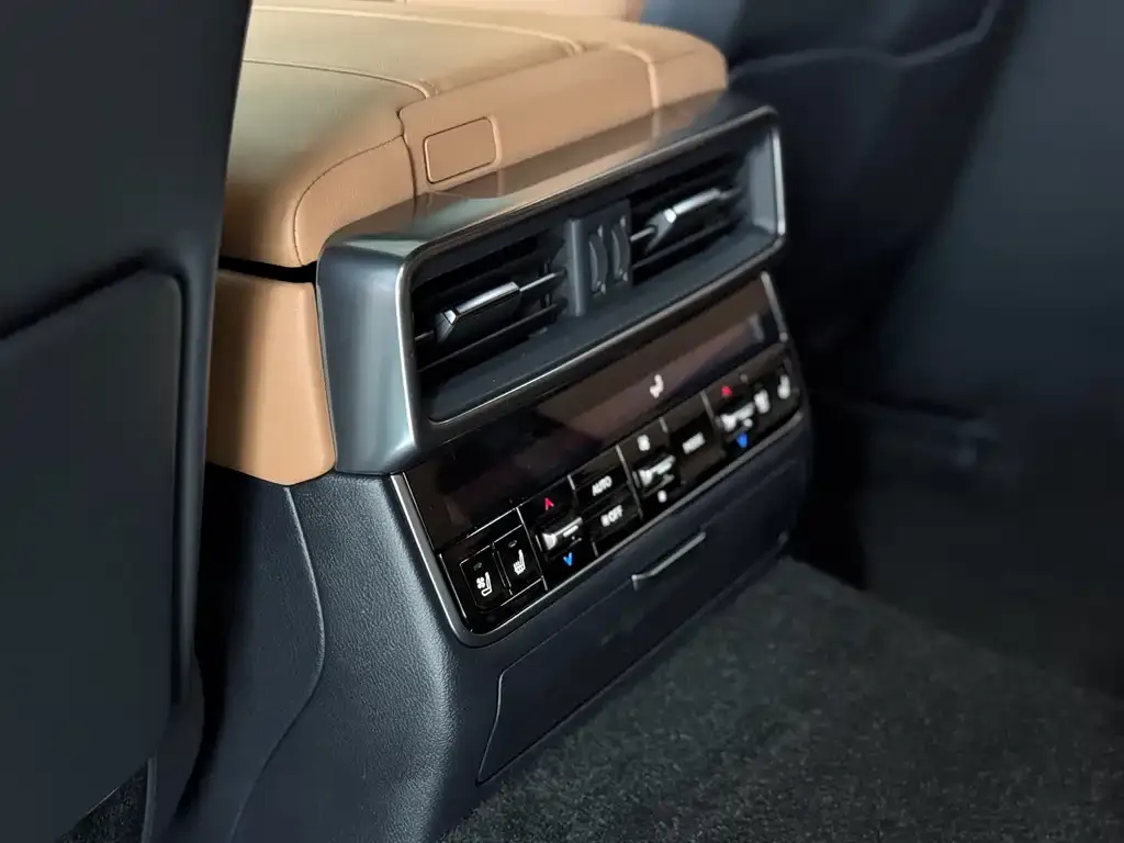 Lexus LX — фото 4
