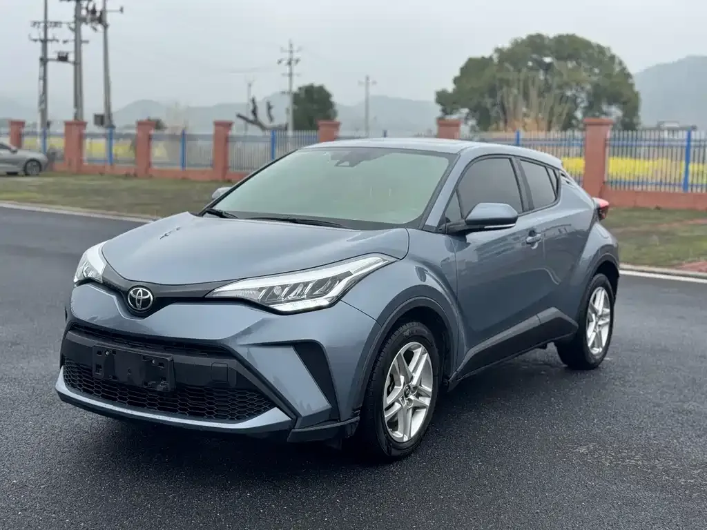 Toyota C-HR — фото 1