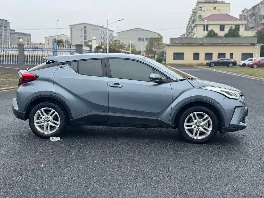 Toyota C-HR — фото 9