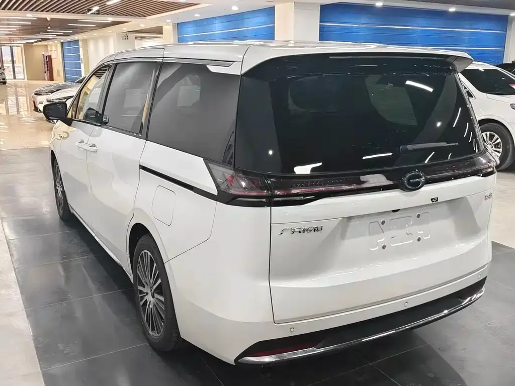 GAC Motor 传祺E8 PHEV — фото 6
