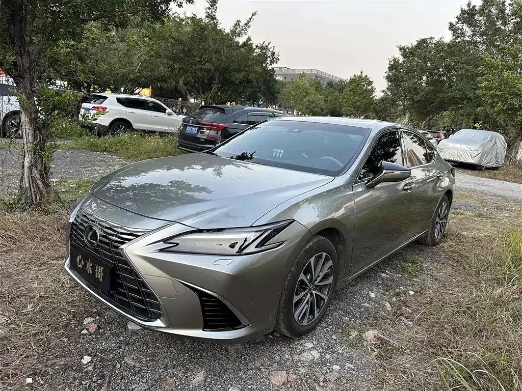 Lexus ES — фото 1