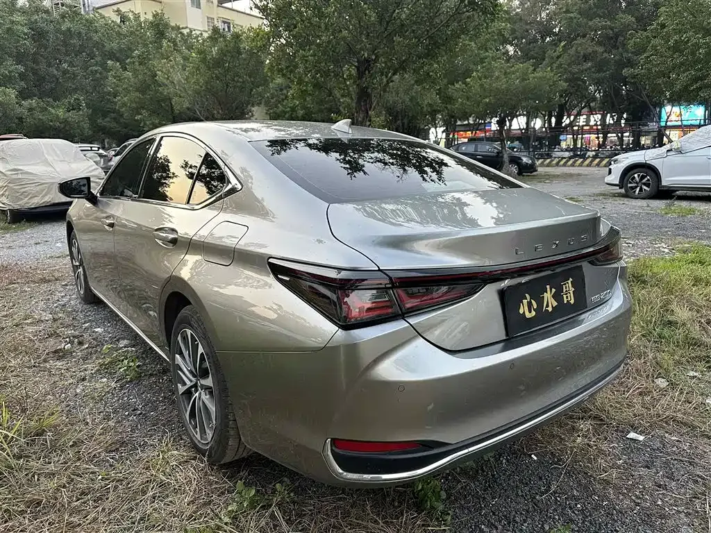 Lexus ES — фото 9