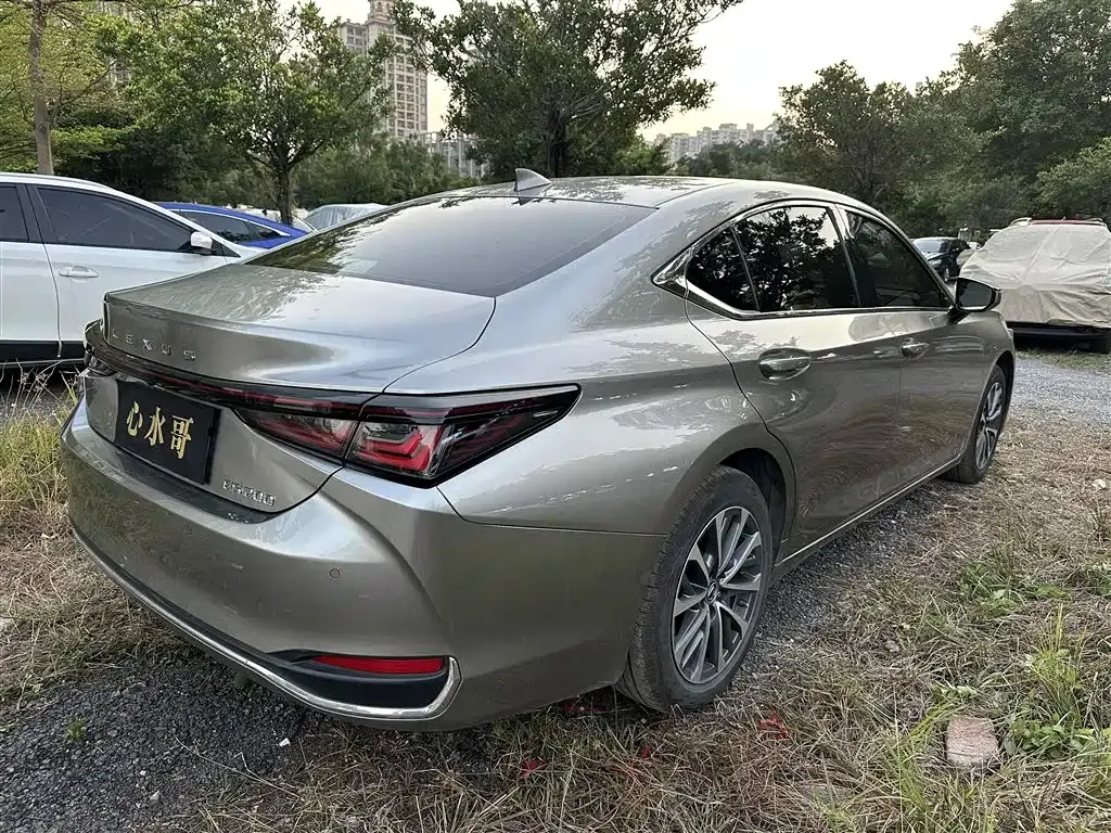 Lexus ES — фото 10