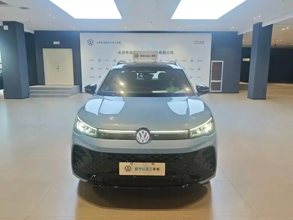 Volkswagen Tiguan L — фото 1