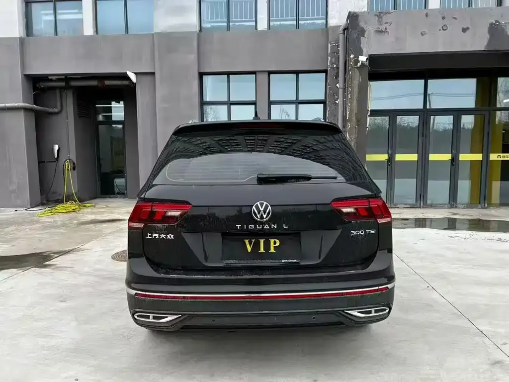 Volkswagen Tiguan L — фото 9