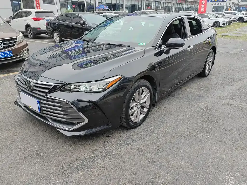 Toyota Avalon — фото 1