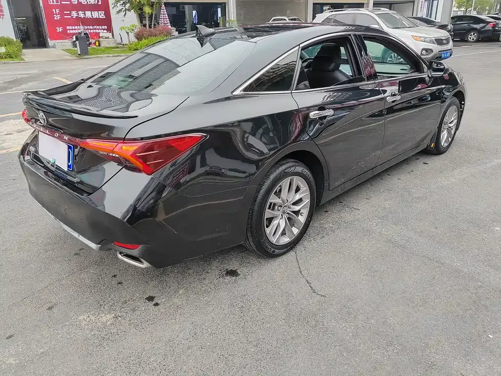 Toyota Avalon — фото 10