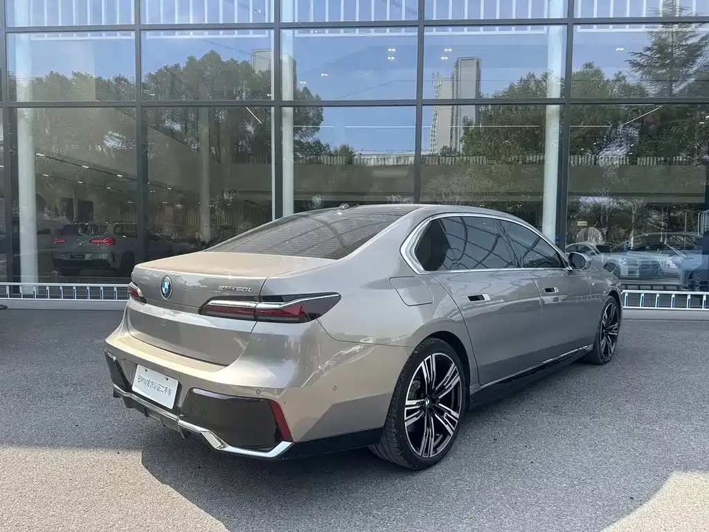 BMW i7 — фото 10
