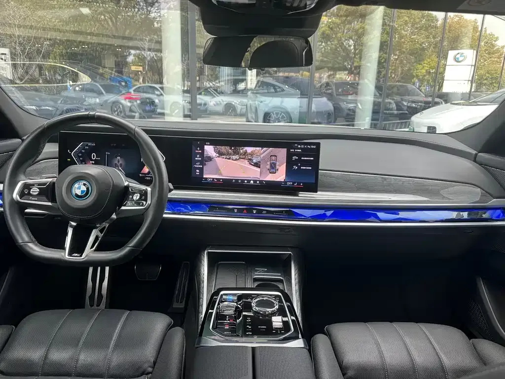 BMW i7 — фото 6