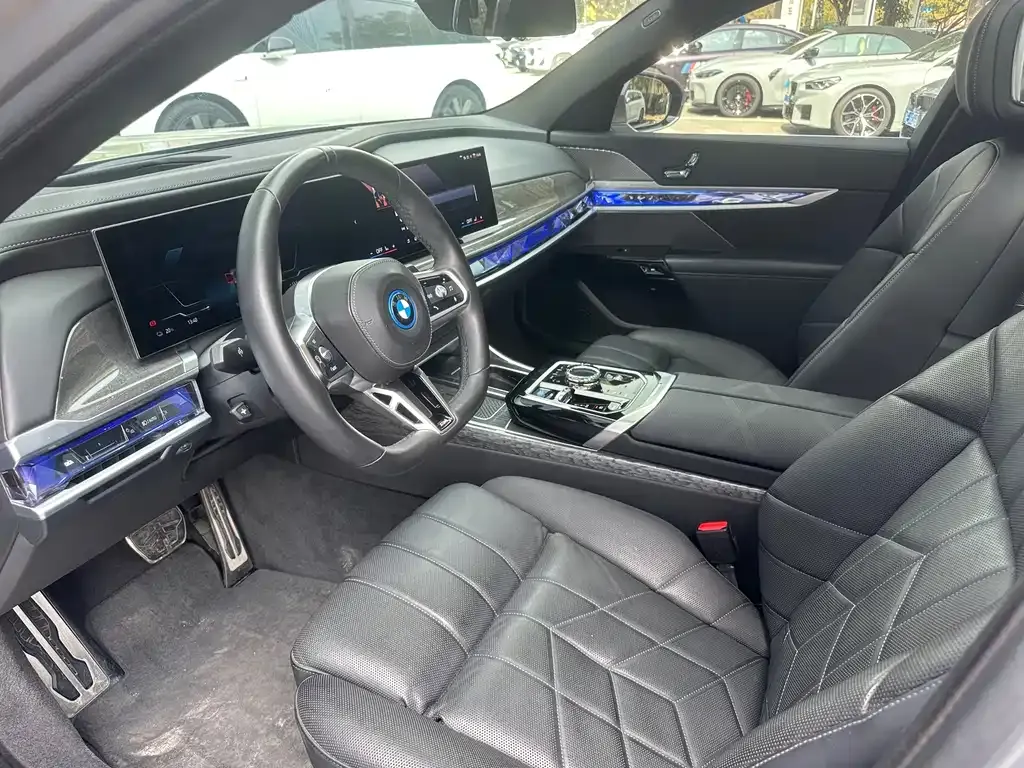 BMW i7 — фото 4