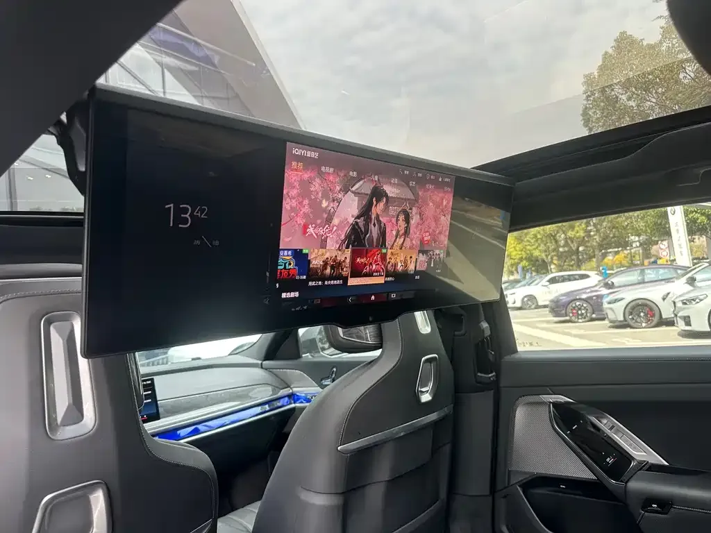 BMW i7 — фото 7