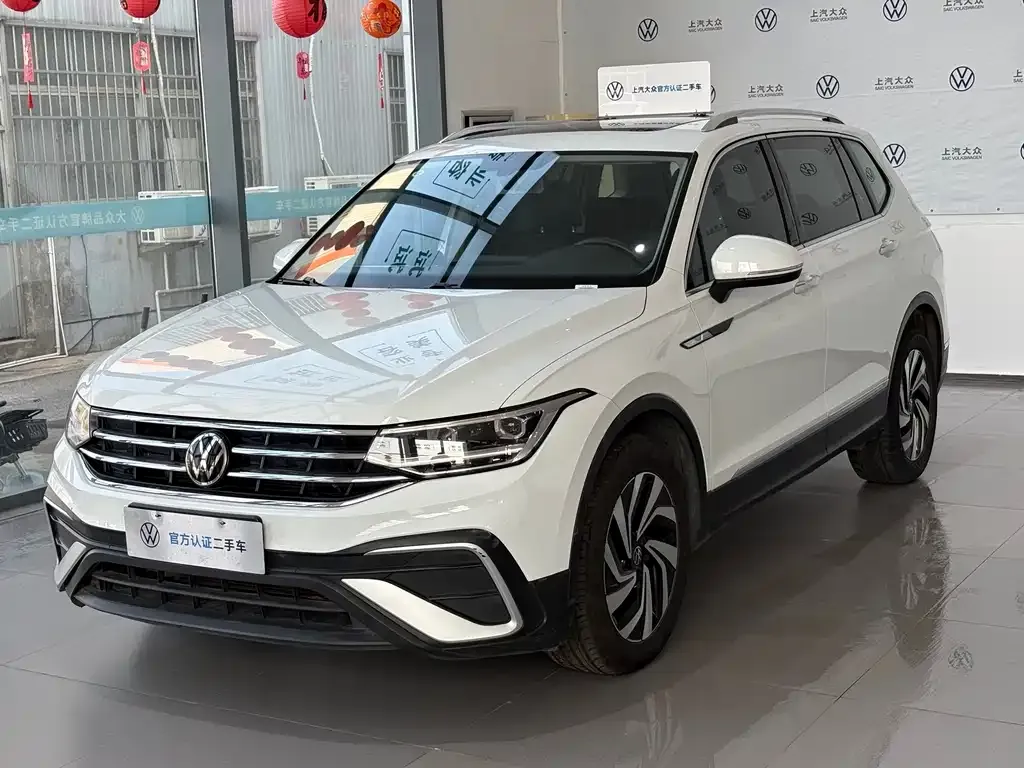 Volkswagen Tiguan L — фото 1