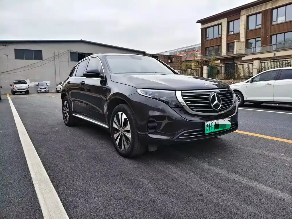 Mercedes-Benz EQC — фото 1