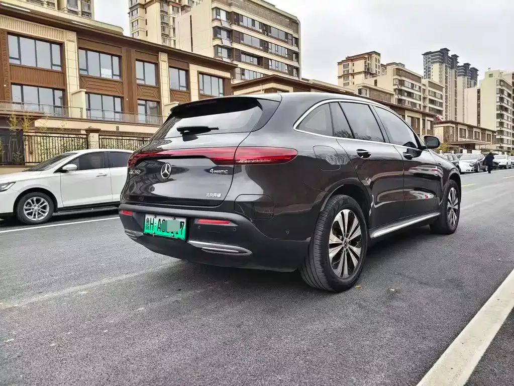 Mercedes-Benz EQC — фото 9