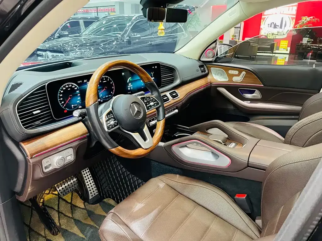 Mercedes-Benz GLS — фото 10