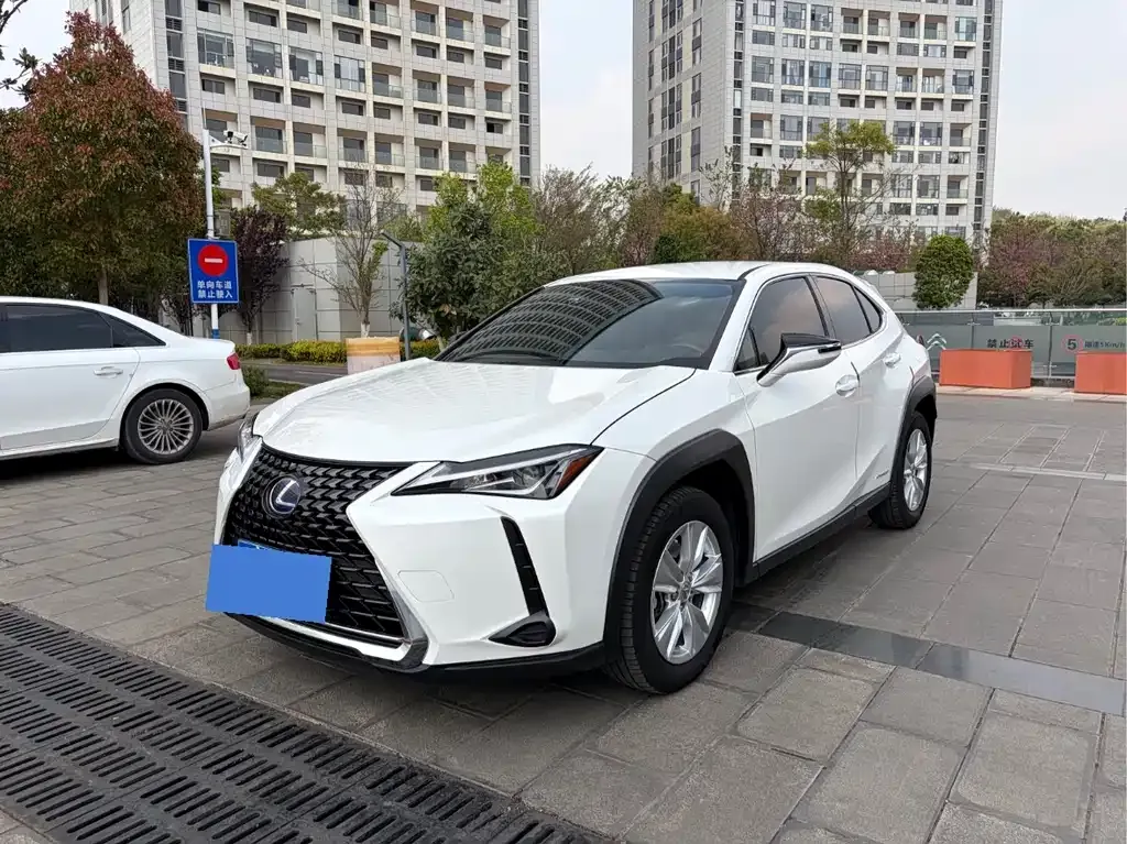 Lexus UX — фото 1