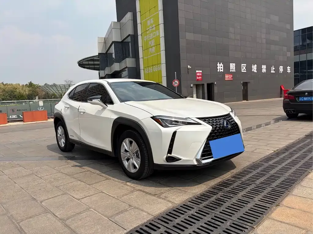 Lexus UX — фото 8