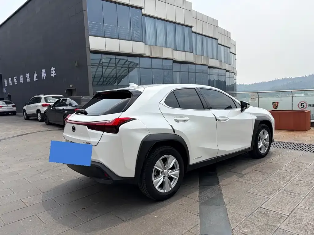Lexus UX — фото 9