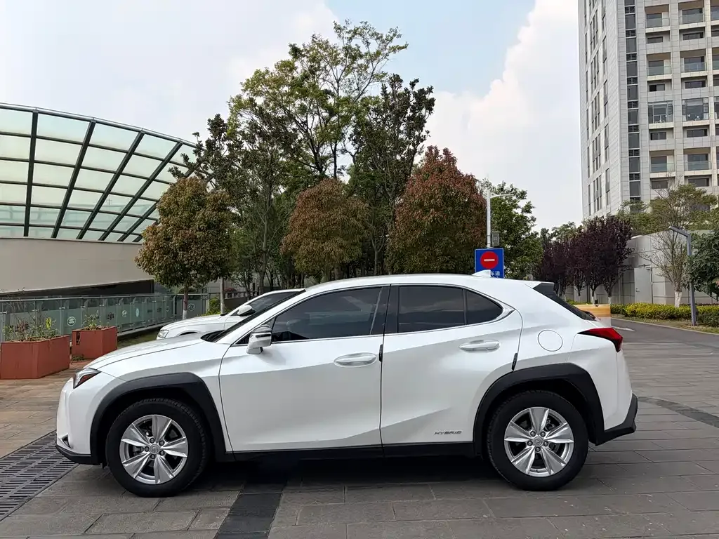 Lexus UX — фото 4