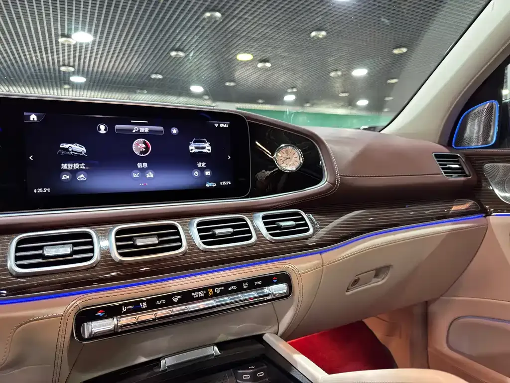 Mercedes-Benz GLS — фото 9