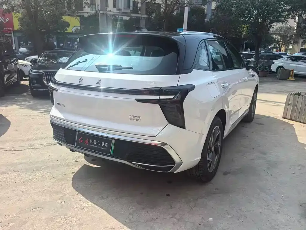 Hongqi HS3 PHEV — фото 3