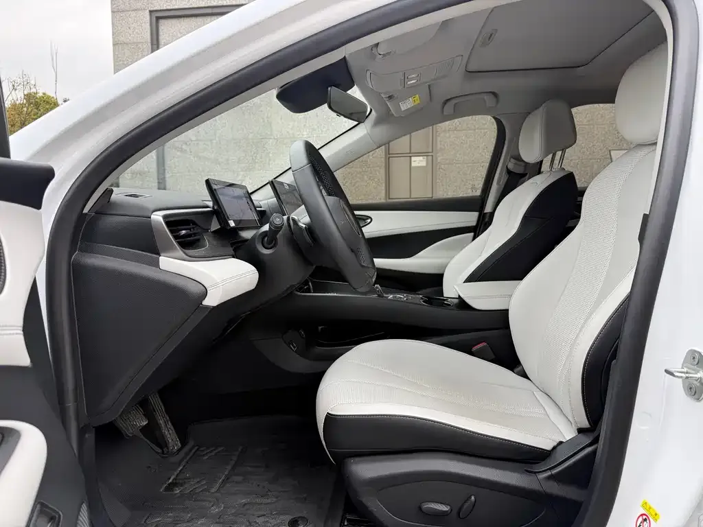 BYD Seal 05 DM-i — фото 8