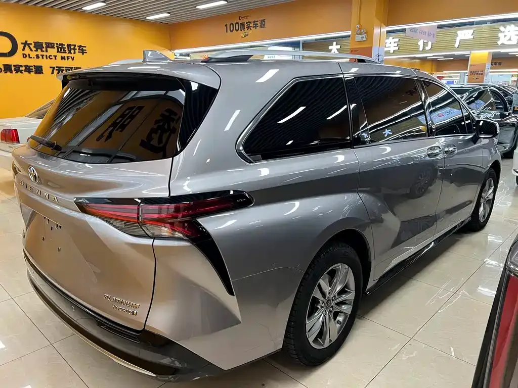Toyota Sienna — фото 5