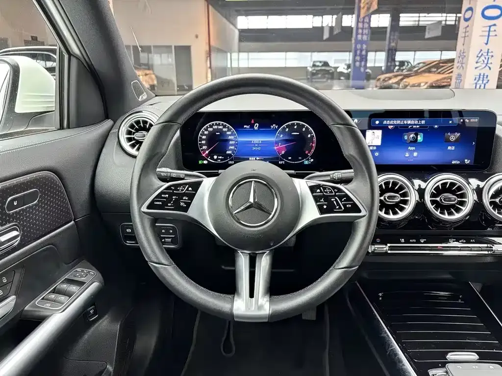 Mercedes-Benz GLA — фото 8