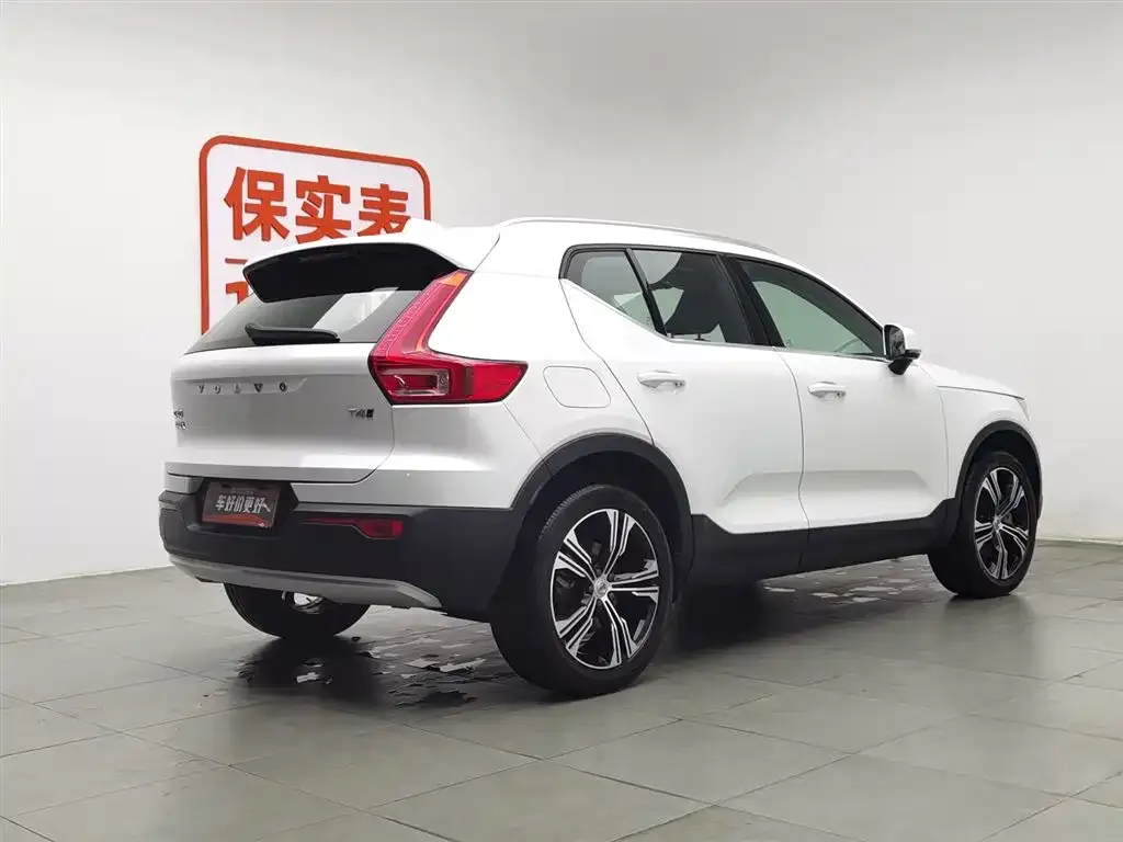 Volvo XC40 — фото 9