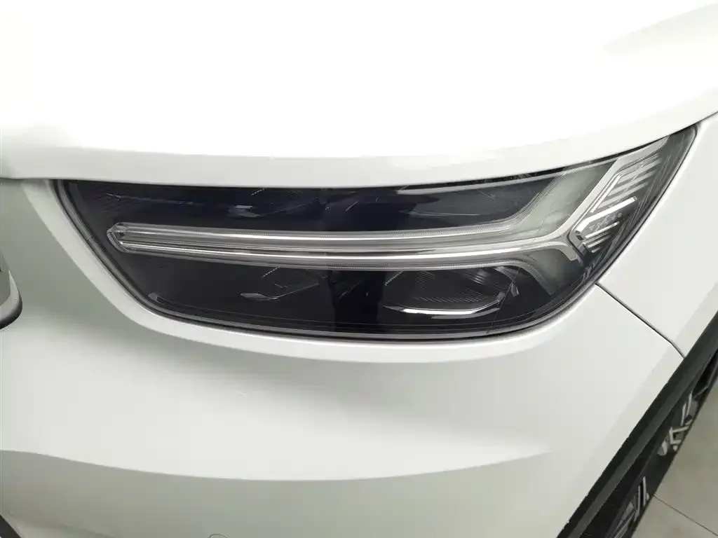 Volvo XC40 — фото 4