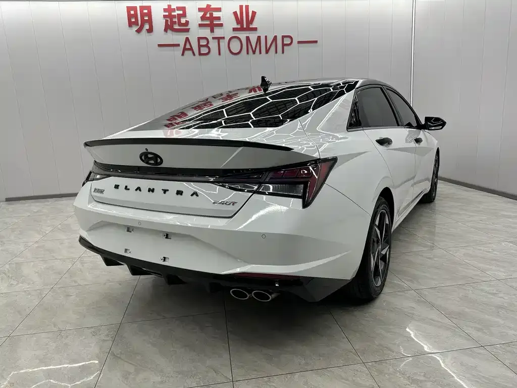 Hyundai Elantra — фото 4