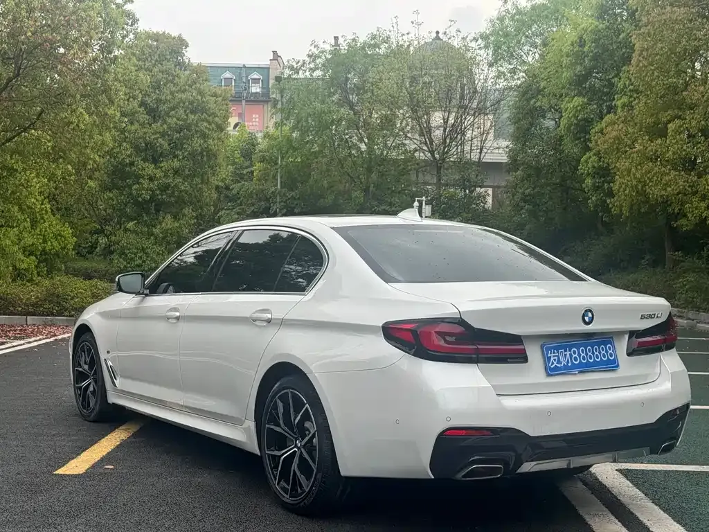 BMW 5 Series — фото 10