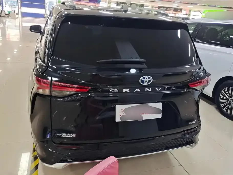 Toyota Granvia — фото 9