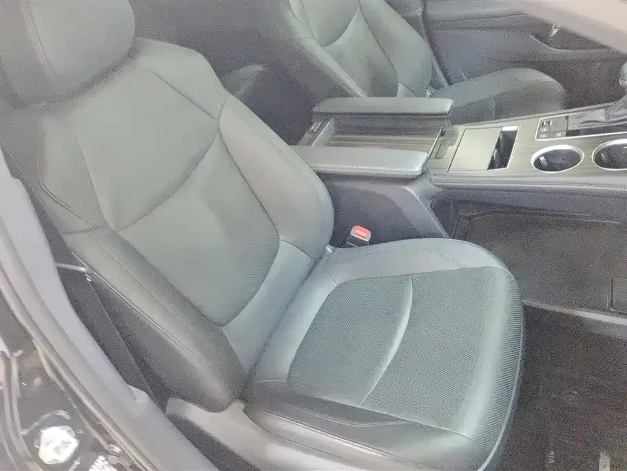 Toyota Granvia — фото 10