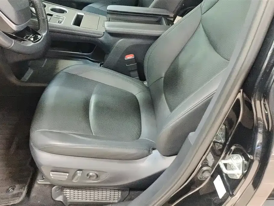 Toyota Granvia — фото 6