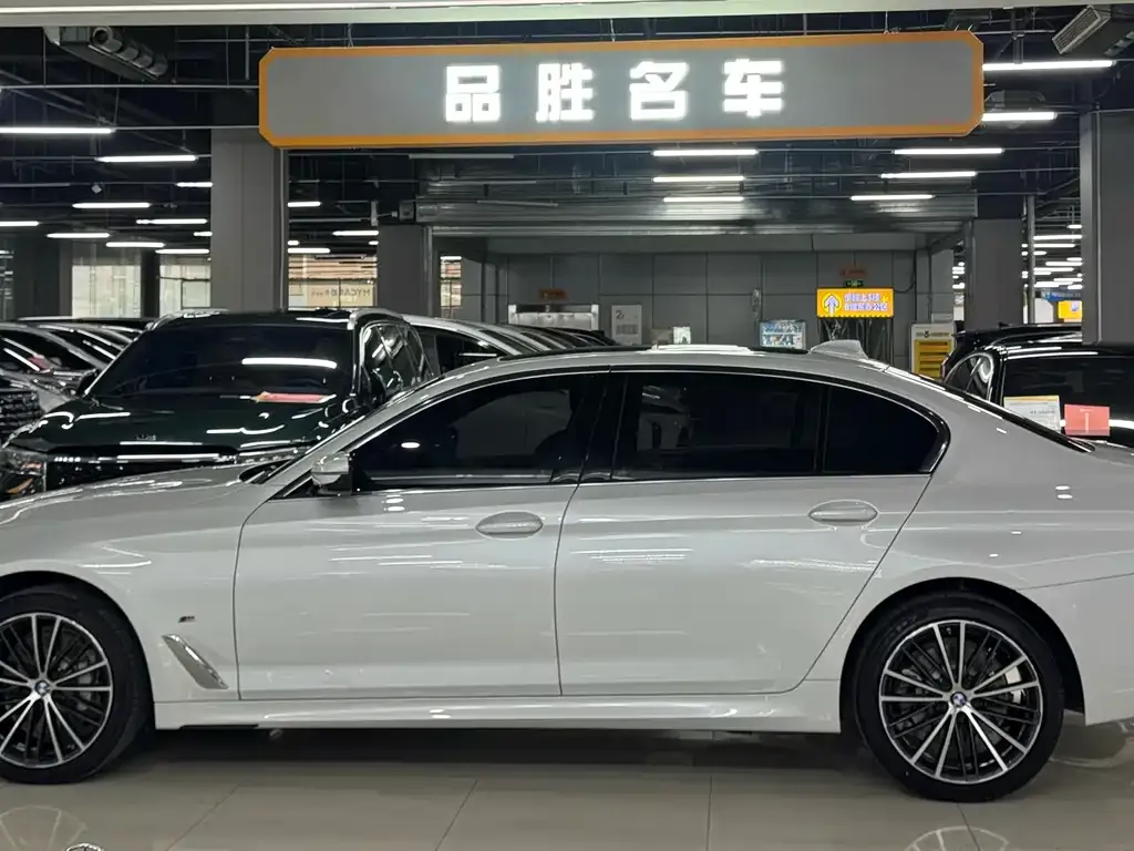 BMW 5 Series — фото 10