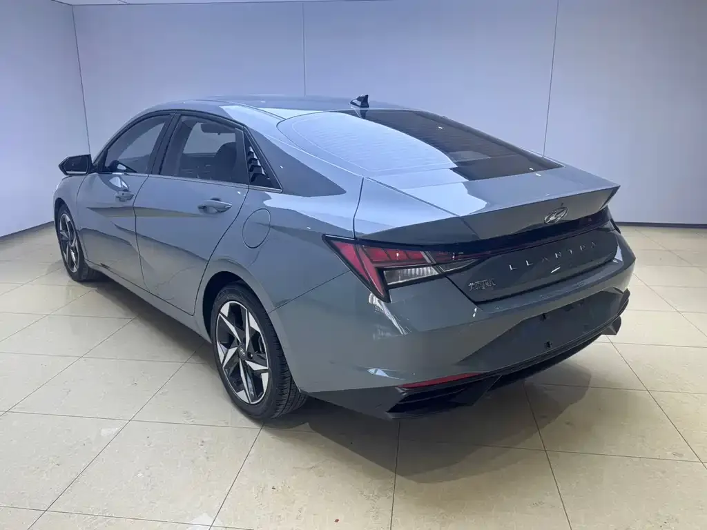 Hyundai Elantra — фото 4