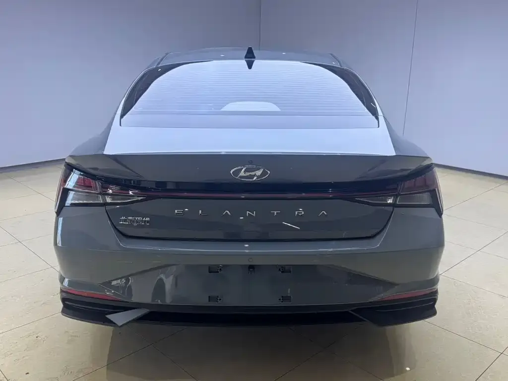 Hyundai Elantra — фото 5