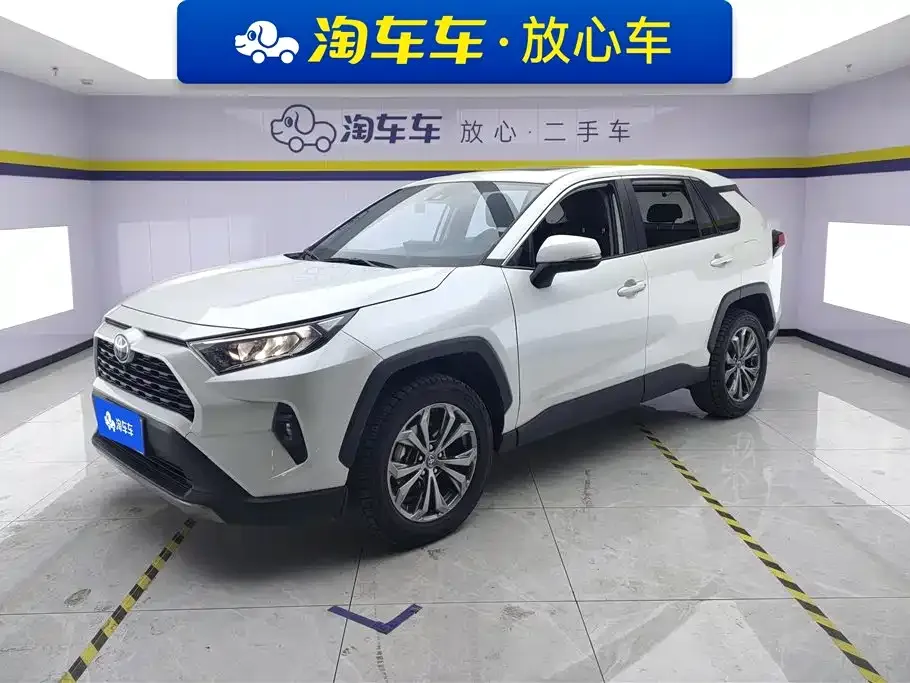 Toyota RAV4 — фото 1