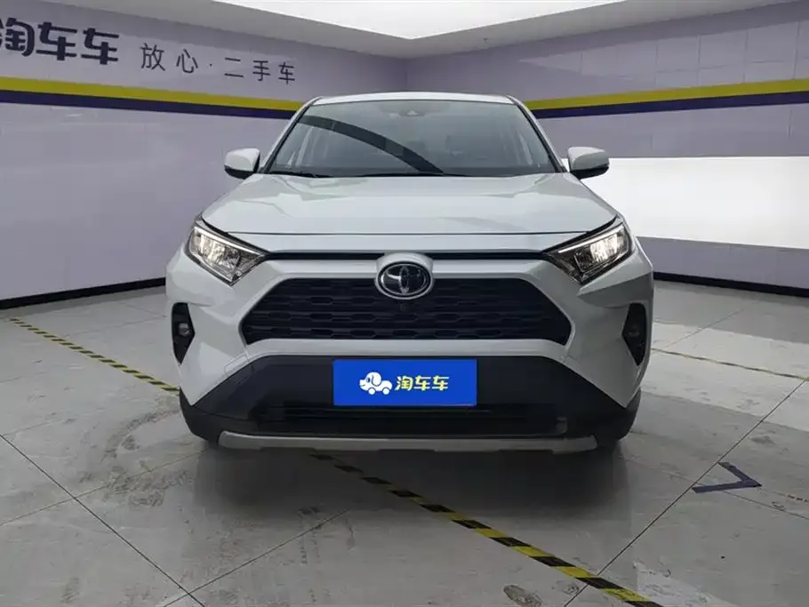 Toyota RAV4 — фото 4