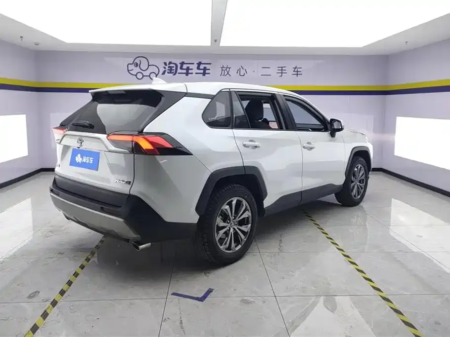 Toyota RAV4 — фото 5