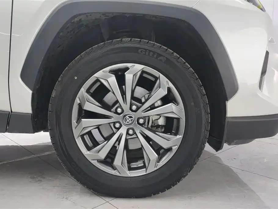 Toyota RAV4 — фото 3