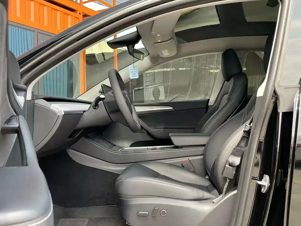 Tesla Model Y — фото 6