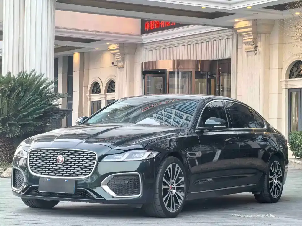 Jaguar XFL — фото 1