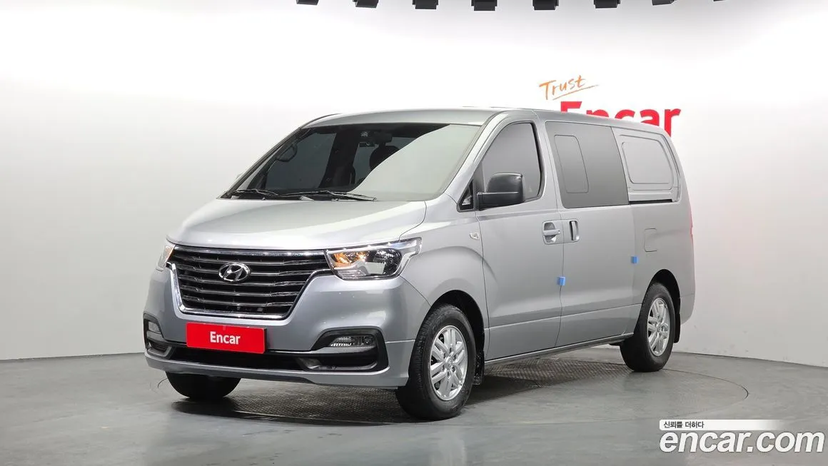Hyundai Starex — фото 1